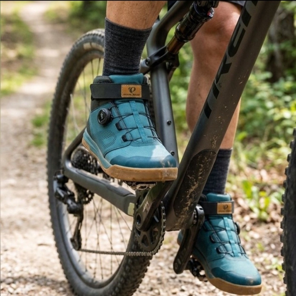 Pearl Izumi Men's Green Cycling Shoes - Teal. Size 40 (7)